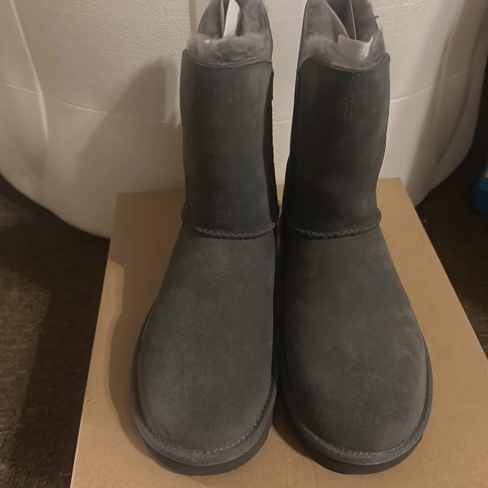 UGG Charcoal Constantine Ribbon-Accent Boot: GRAY: NIB: SZ 5